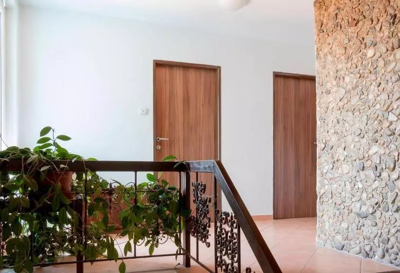 Hotelli Alton Garni