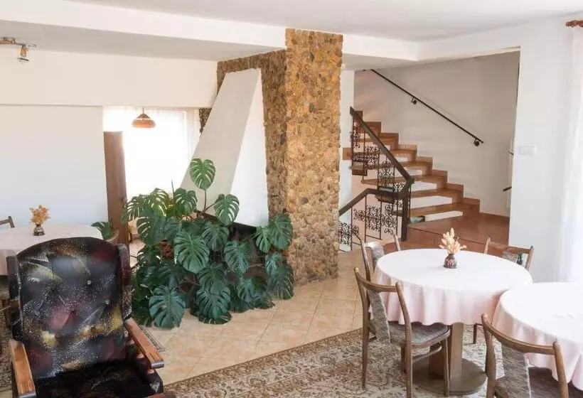 Hotelli Alton Garni