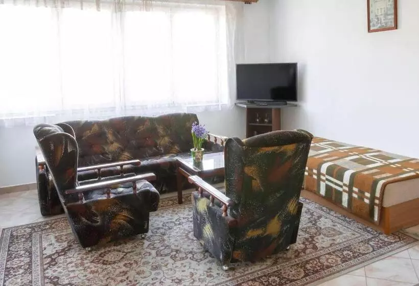 Hotelli Alton Garni