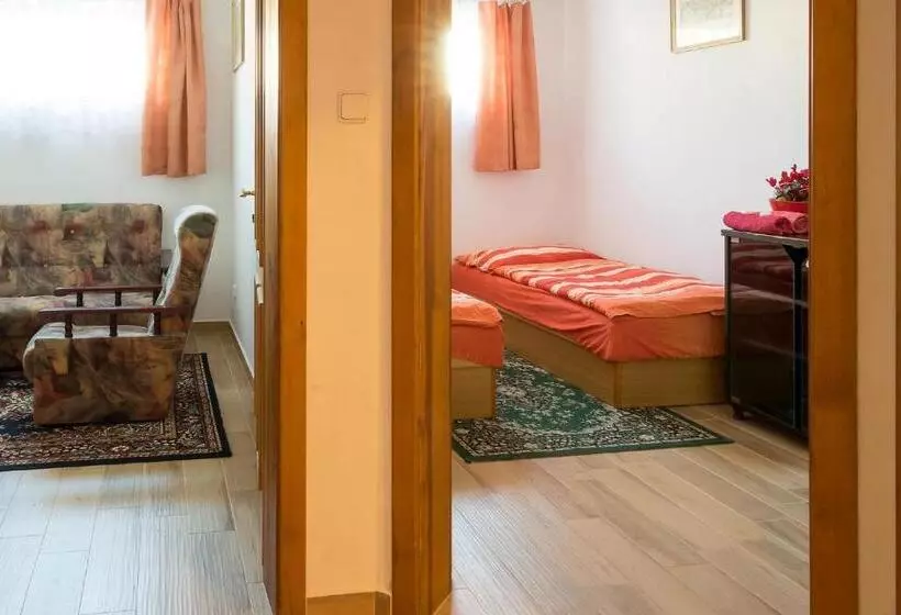 Hotelli Alton Garni