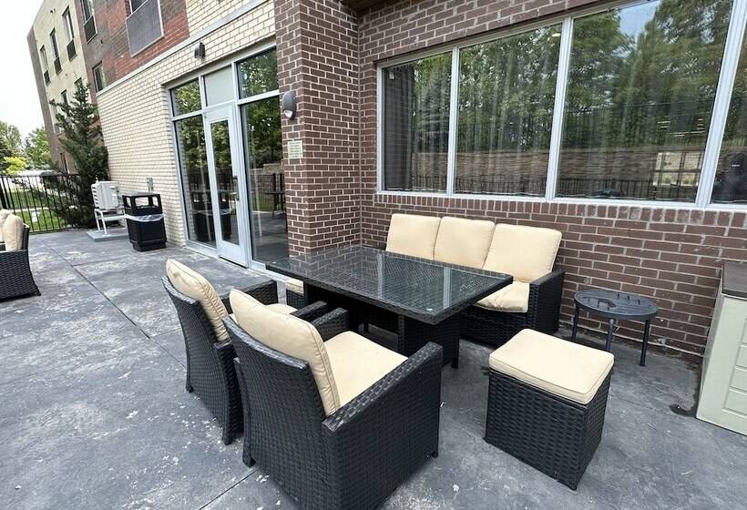 فندق Fairfield Inn & Suites By Marriott Detroit Chesterfield