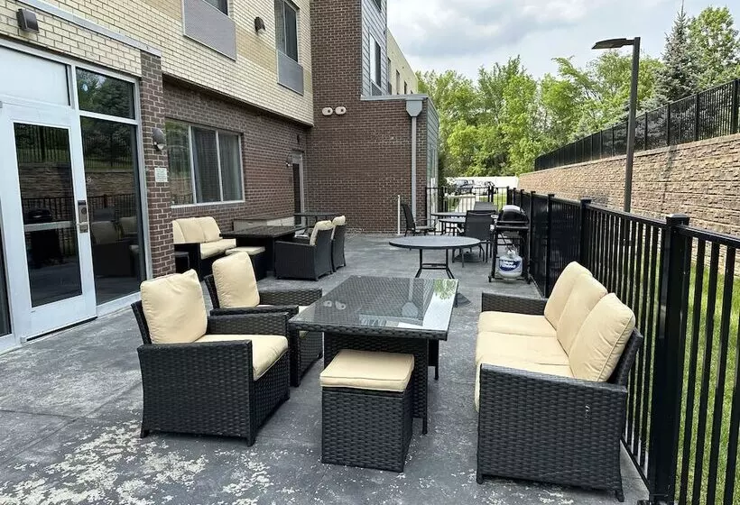 ホテル Fairfield Inn & Suites By Marriott Detroit Chesterfield
