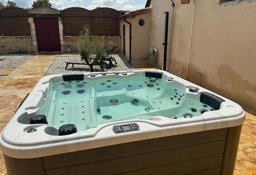 ホテル Hôtel & Spa Château De La Côte   Brantôme