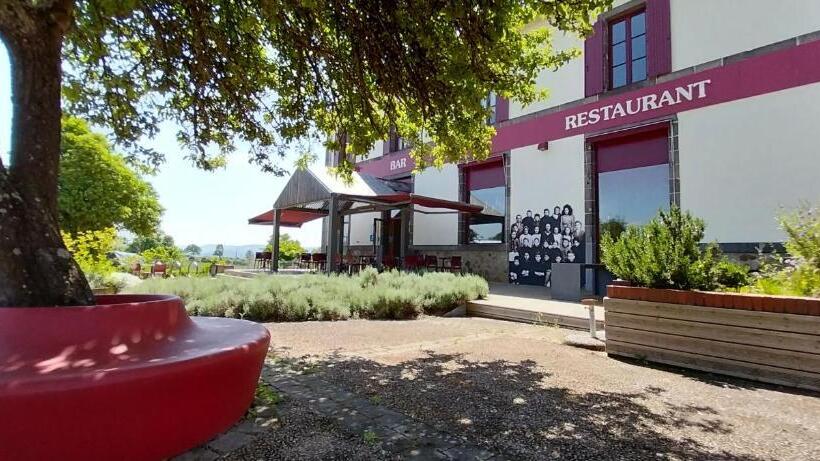 ホテル Logis Hôtels Auberge Du Château