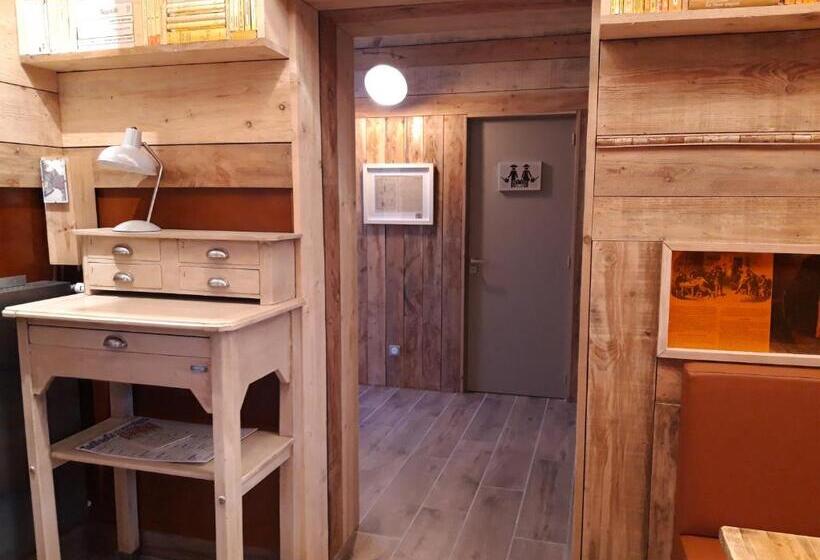 ホテル Logis Hôtels Auberge Du Château