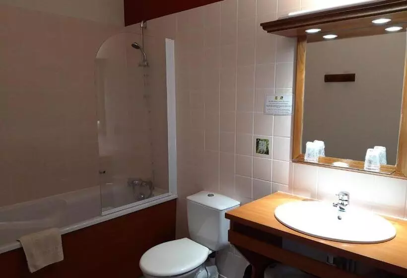 ホテル Logis Hôtels Auberge Du Château