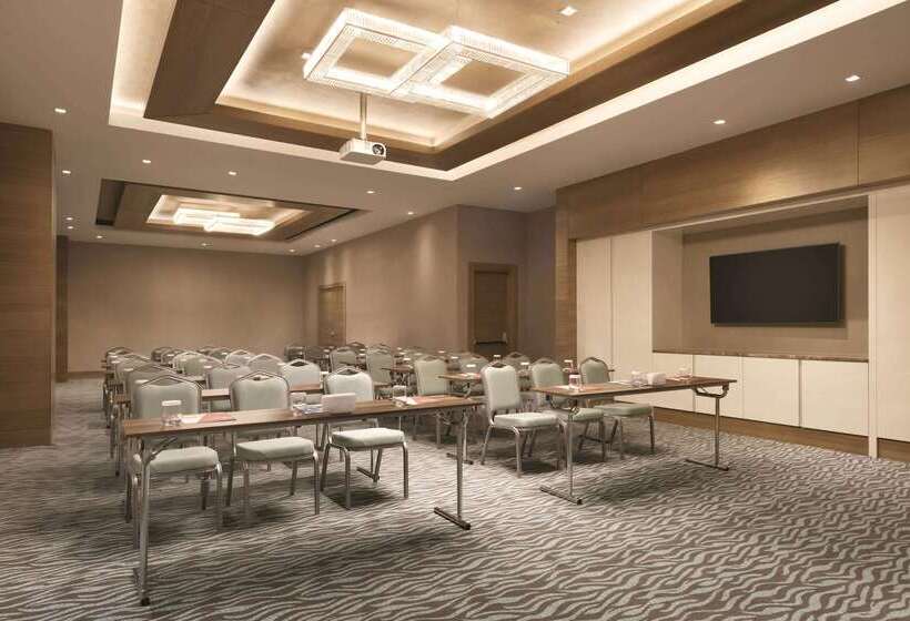 ホテル Tryp By Wyndham Istanbul Basın Ekspres