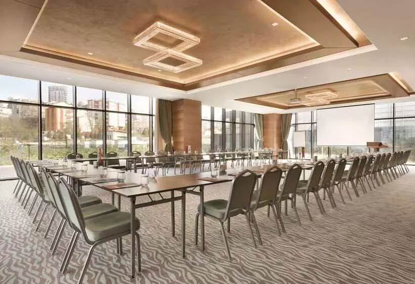 ホテル Tryp By Wyndham Istanbul Basın Ekspres