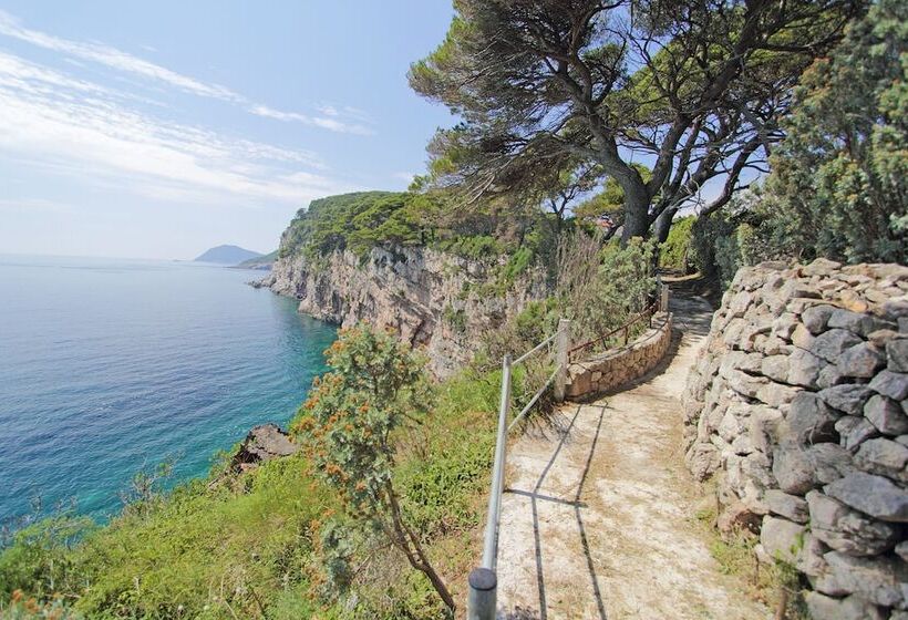 Kalamota Beach House