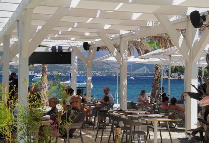 Kalamota Beach House