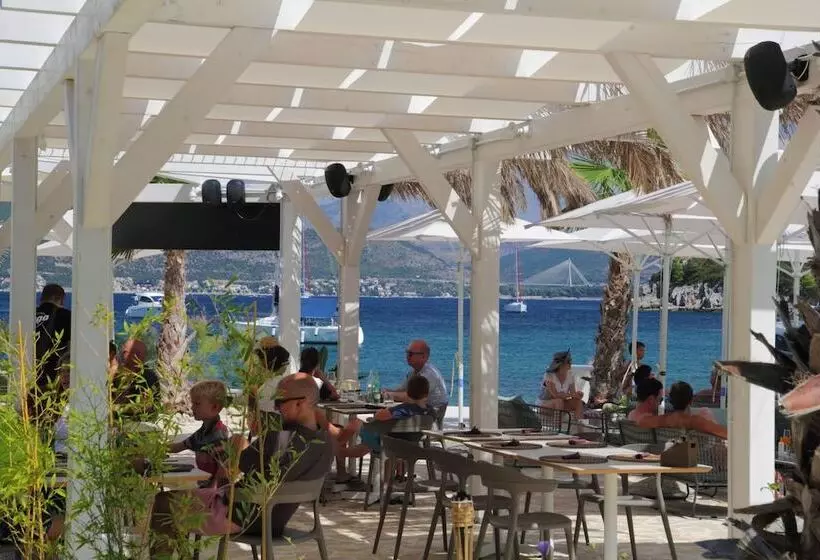 Kalamota Beach House