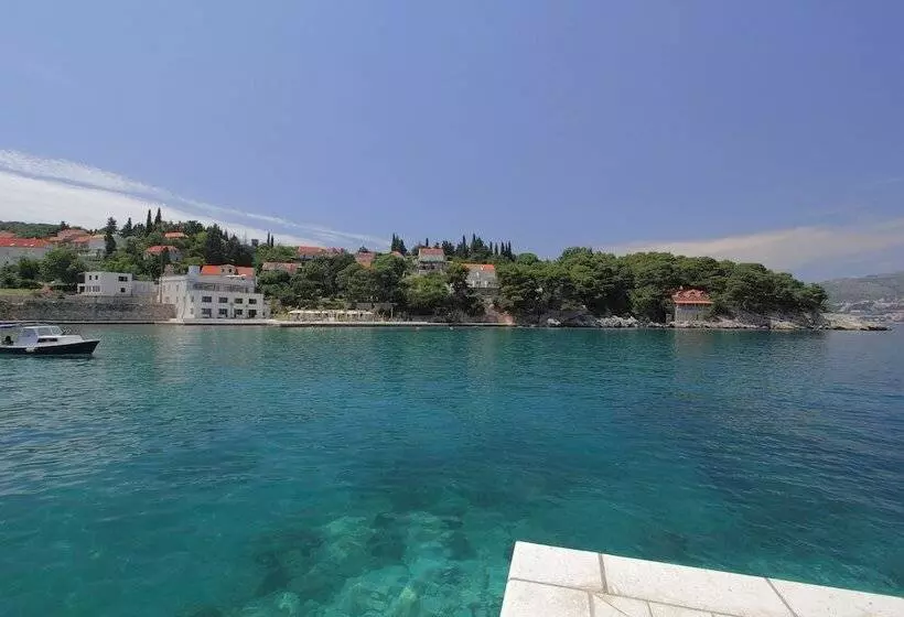 Kalamota Beach House