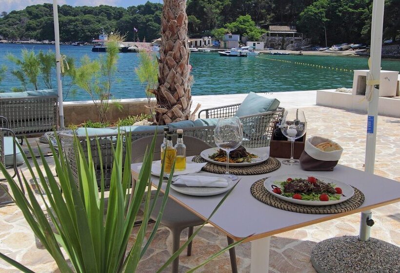 Kalamota Beach House