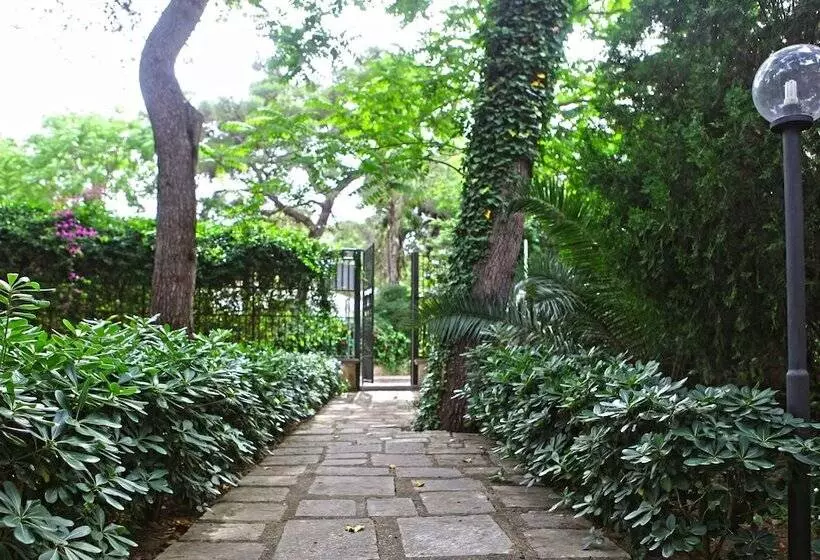 هتل B&b Viale Dei Pini