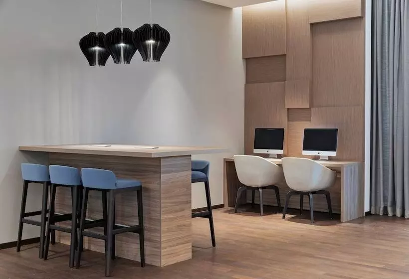 هتل Courtyard By Marriott Munich Garching
