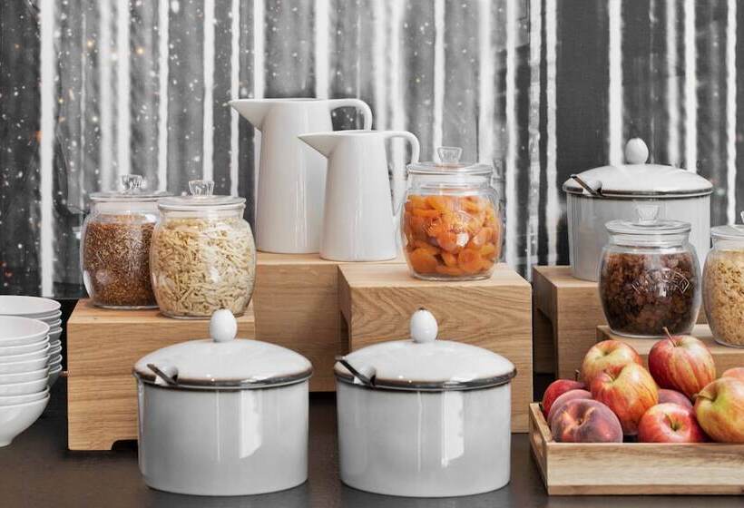 Отель Courtyard By Marriott Munich Garching