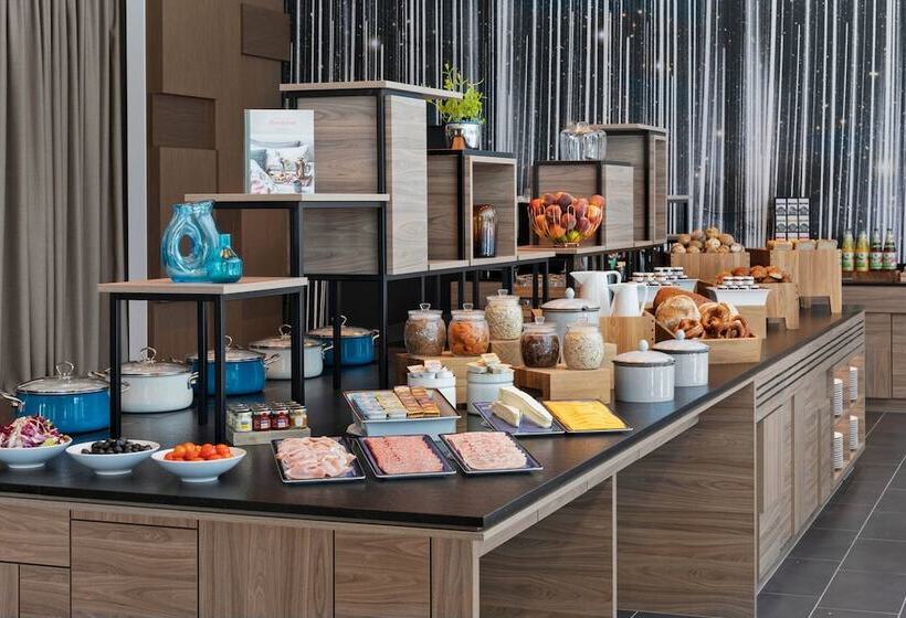 Отель Courtyard By Marriott Munich Garching