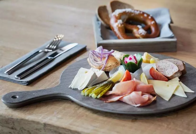 هتل Courtyard By Marriott Munich Garching