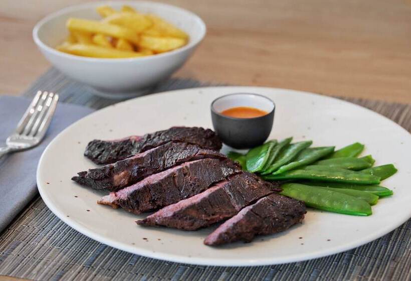 Отель Courtyard By Marriott Munich Garching