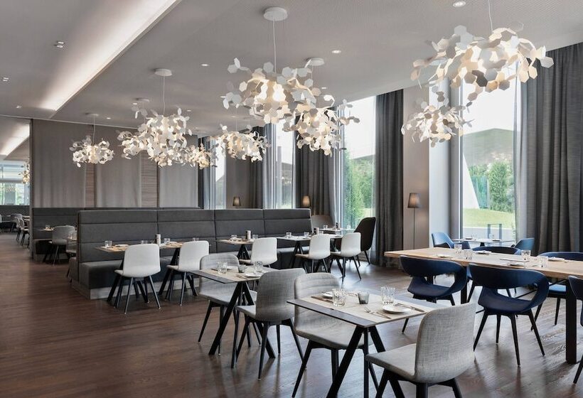 Отель Courtyard By Marriott Munich Garching