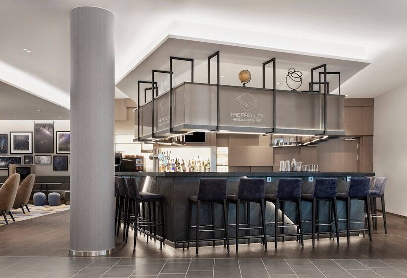 Отель Courtyard By Marriott Munich Garching