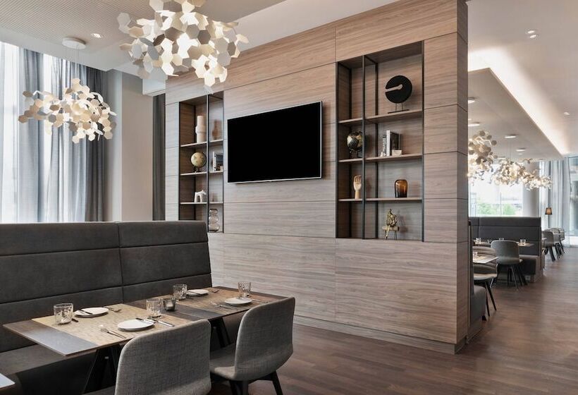 Отель Courtyard By Marriott Munich Garching