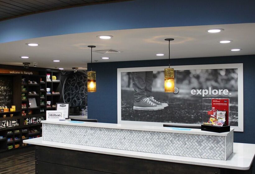 בית מלון כפרי Hampton Inn By Hilton Forsyth