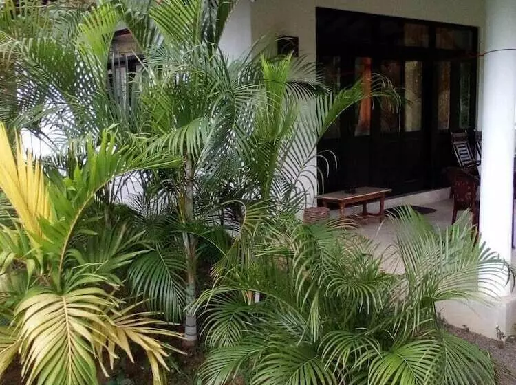 Hotelli Salt Lake Cabanas & Restaurant