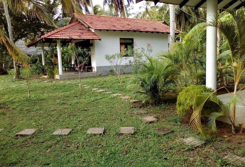 Отель Salt Lake Cabanas & Restaurant