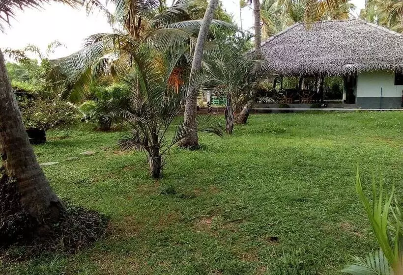 Hotelli Salt Lake Cabanas & Restaurant