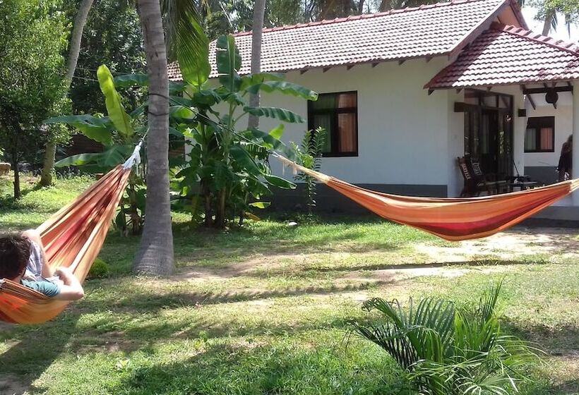 Отель Salt Lake Cabanas & Restaurant