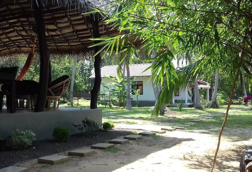 Отель Salt Lake Cabanas & Restaurant