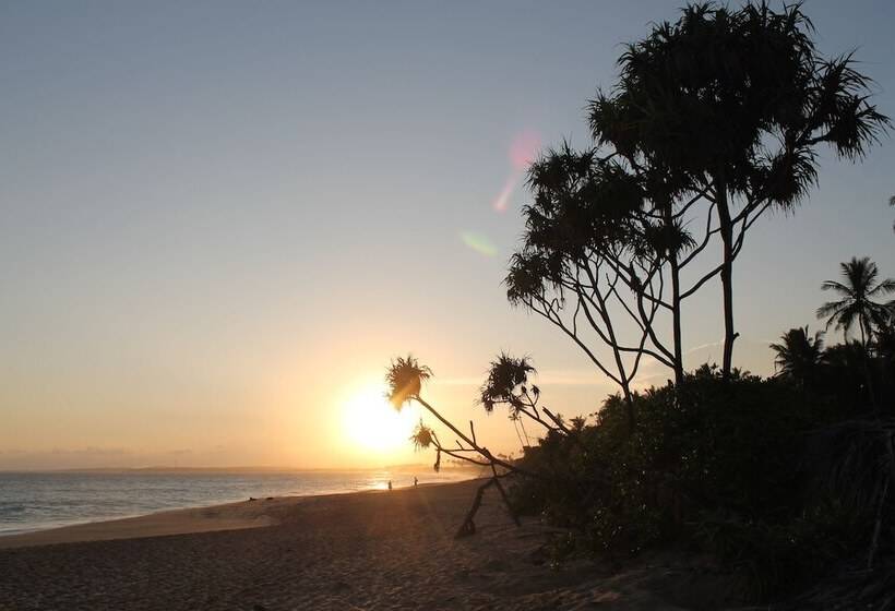 Отель Salt Lake Cabanas & Restaurant
