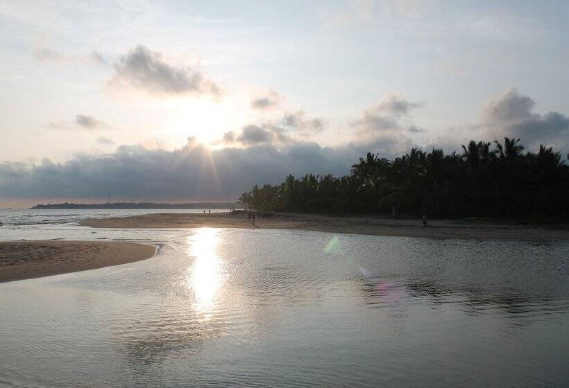 Отель Salt Lake Cabanas & Restaurant