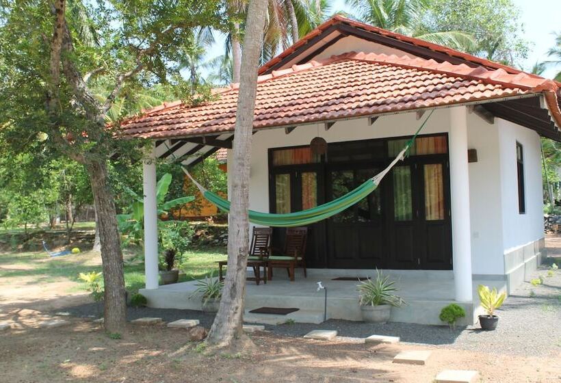 Отель Salt Lake Cabanas & Restaurant