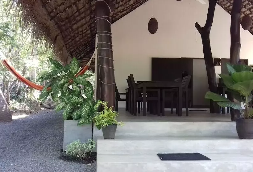 Hotelli Salt Lake Cabanas & Restaurant