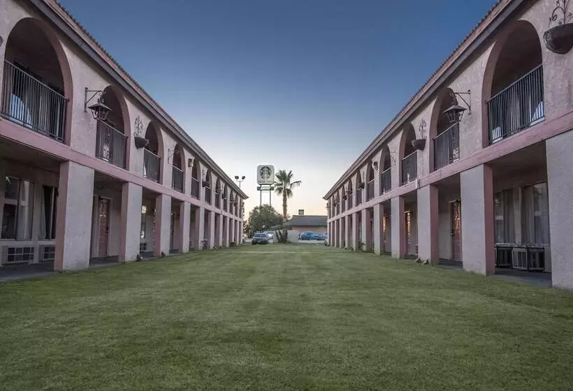 Hotelli National 9 Inn