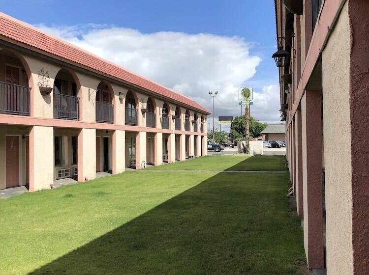 فندق National 9 Inn