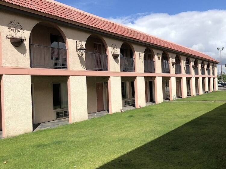 فندق National 9 Inn