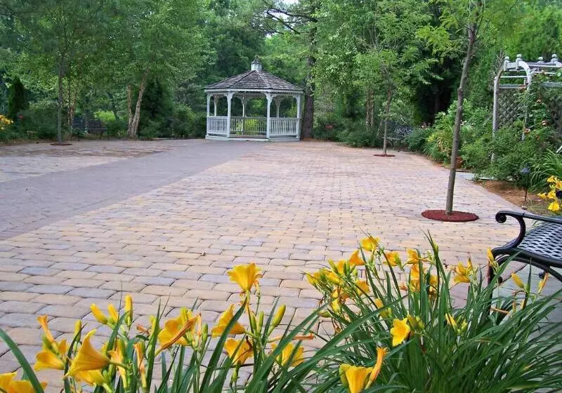 Chester Hotel And Conference Center