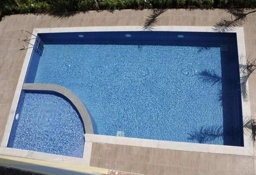 Hotelli Emerald Dove