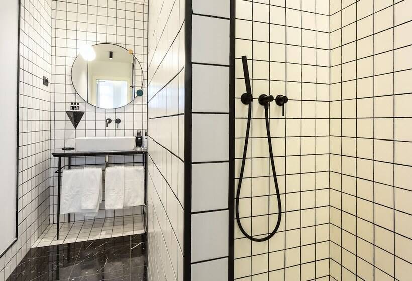 هتل One Shot Fortuny 07