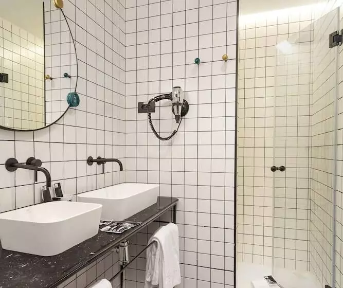 هتل One Shot Fortuny 07