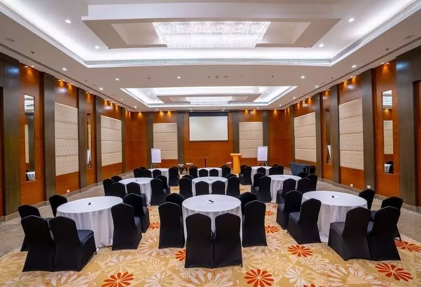 ホテル Radisson Blu Pune Hinjawadi