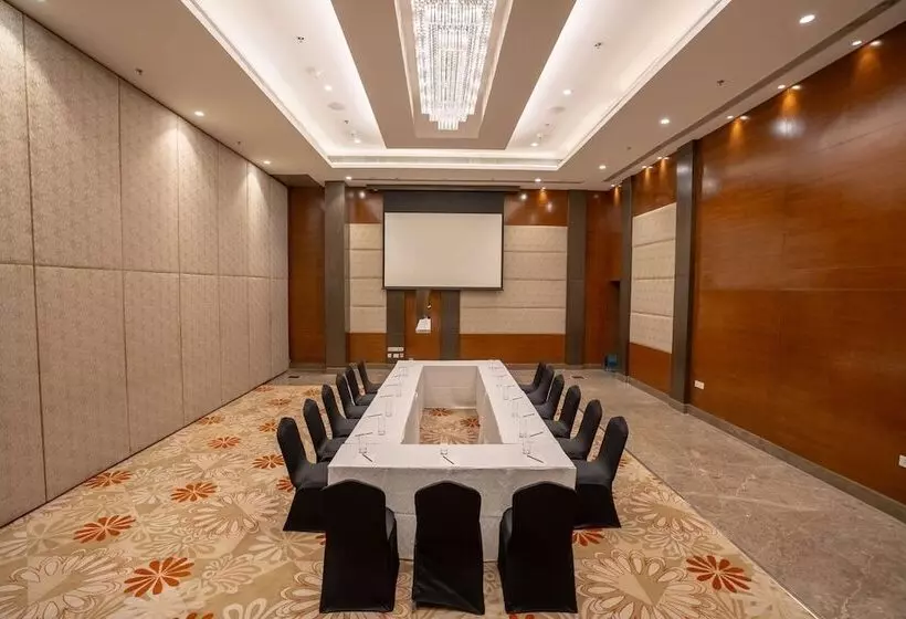 ホテル Radisson Blu Pune Hinjawadi