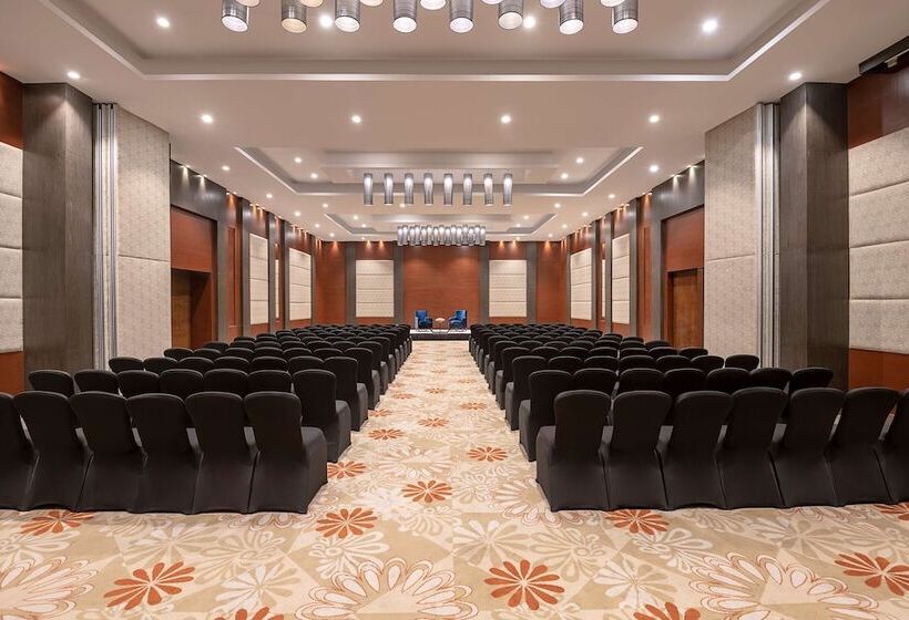 هتل Radisson Blu Pune Hinjawadi
