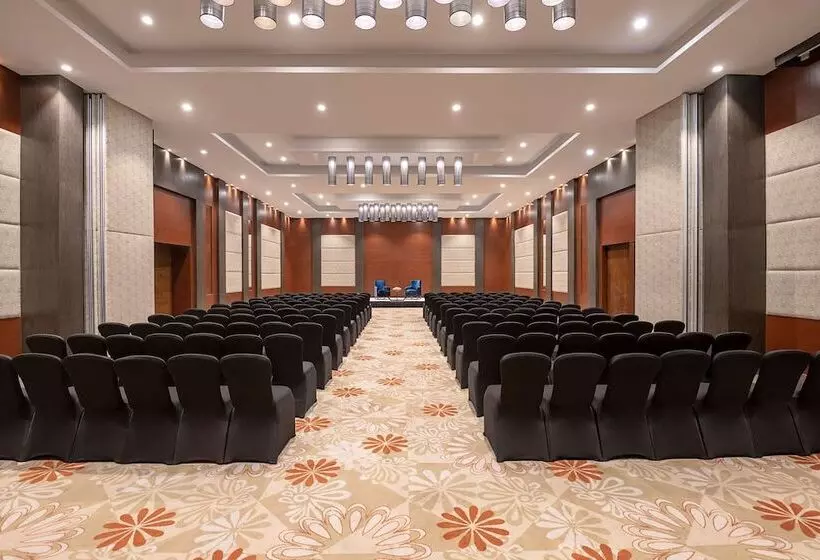 ホテル Radisson Blu Pune Hinjawadi