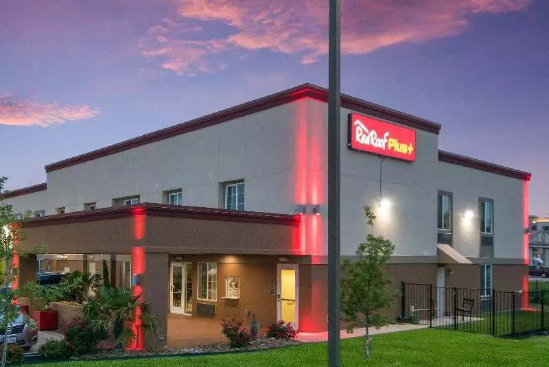 ホテル Red Roof Inn Plus+ Fort Worth   Burleson