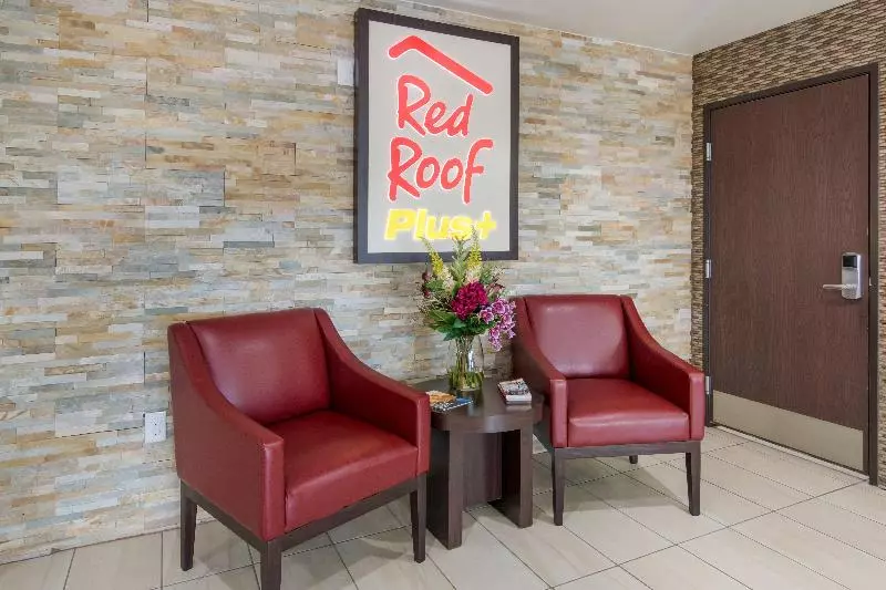 ホテル Red Roof Inn Plus+ Fort Worth   Burleson