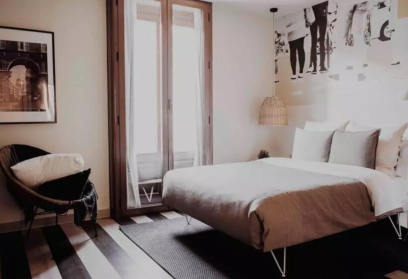 هتل Room Select Sol
